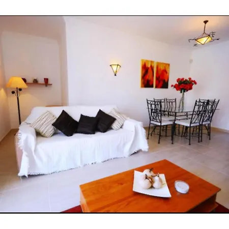 Central Vacation With Shared Pool, Beachlake Nearby
