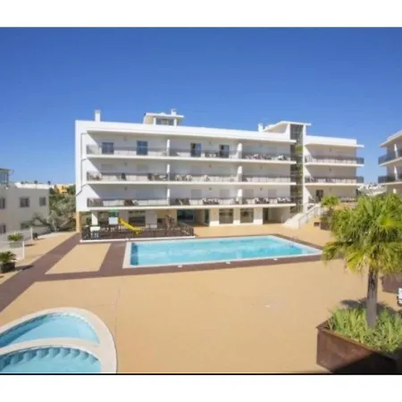 Central Vacation With Shared Pool, Beachlake Nearby